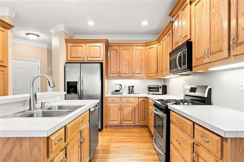 4 bedroom, 3 bathroom, 2,310 sq ft single family residence under contract at 707 Bedford Trace, Canton, GA 30114 — photo 2
