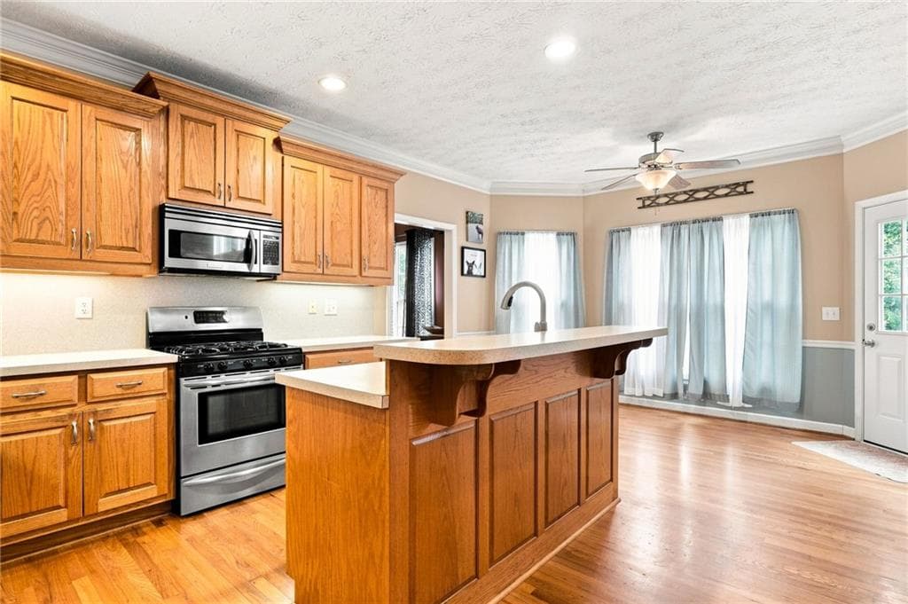 4 bedroom, 3 bathroom, 2,310 sq ft single family residence under contract at 707 Bedford Trace, Canton, GA 30114 — photo 4