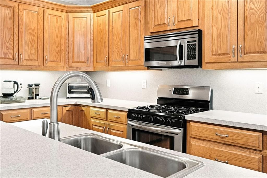 4 bedroom, 3 bathroom, 2,310 sq ft single family residence under contract at 707 Bedford Trace, Canton, GA 30114 — photo 5