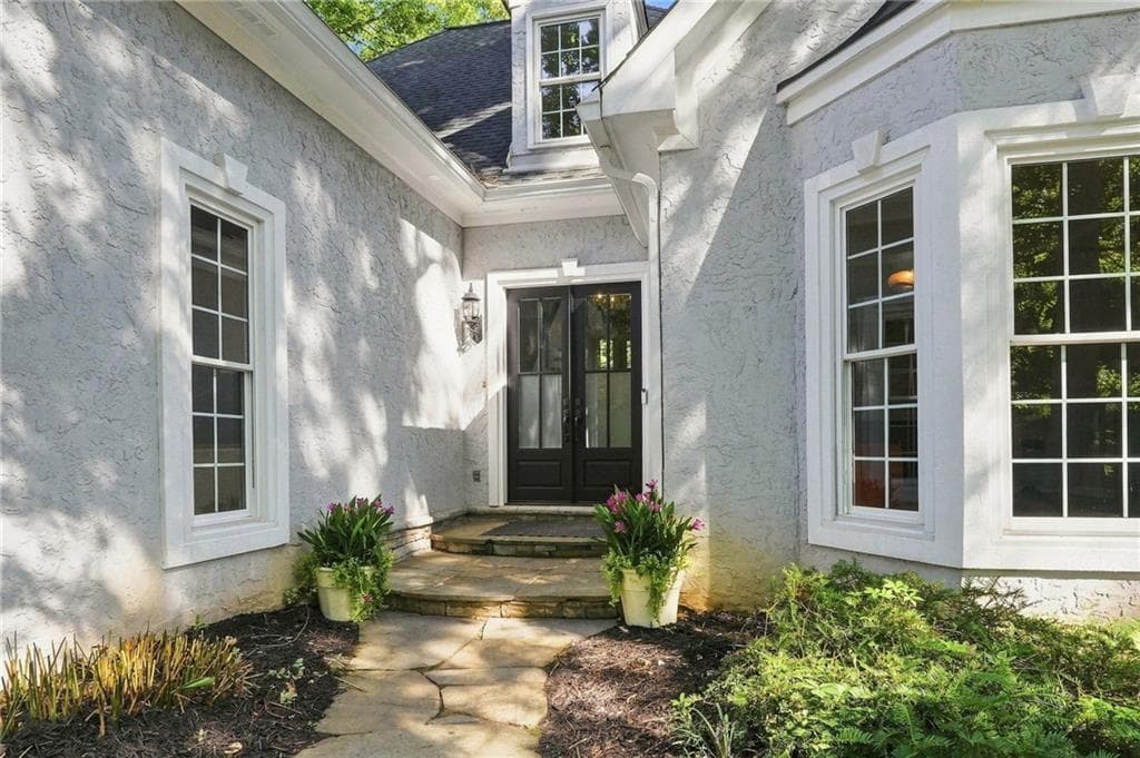 5 bedroom, 5 bathroom, 4,085 sq ft single family residence for sale at 2040 Shallowford Park Manor, Roswell, GA 30075 — photo 2