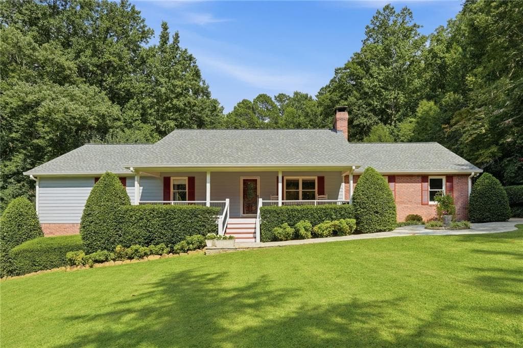 4 bedroom, 3 bathroom, 2,976 sq ft single family residence for sale at 3992 Doc Sams Road, Cumming, GA 30028 — photo 3