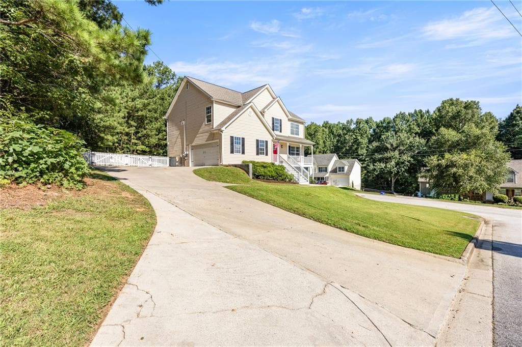 4 bedroom, 4 bathroom, 3,364 sq ft single family residence under contract at 9333 Melody Circle, Covington, GA 30014 — photo 4