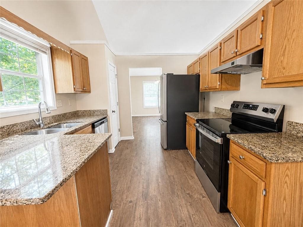 4 bedroom, 3 bathroom, 2,325 sq ft single family residence under contract at 2095 Oakpointe Court, Buford, GA 30519 — photo 7