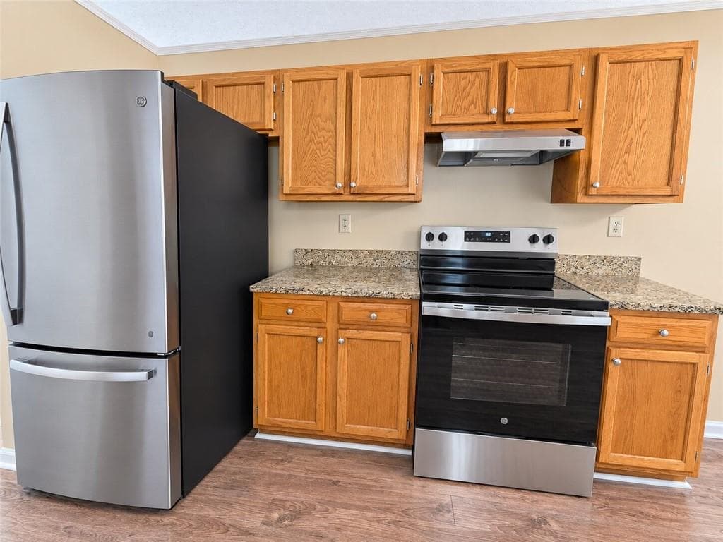 4 bedroom, 3 bathroom, 2,325 sq ft single family residence under contract at 2095 Oakpointe Court, Buford, GA 30519 — photo 8