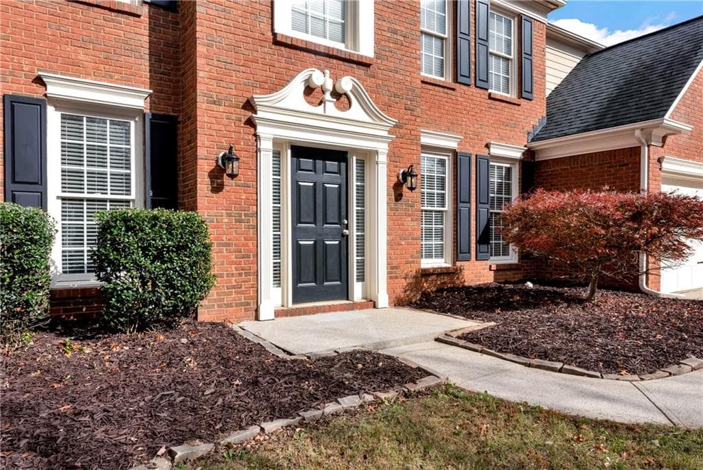 4 bedroom, 3 bathroom, 2,730 sq ft single family residence for sale at 7530 Newstead Drive, Cumming, GA 30041 — photo 6