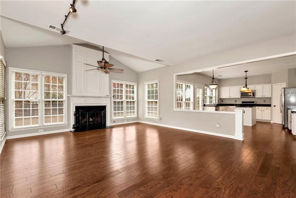 4 bedroom, 3 bathroom, 2,730 sq ft single family residence for sale at 7530 Newstead Drive, Cumming, GA 30041 — photo 8