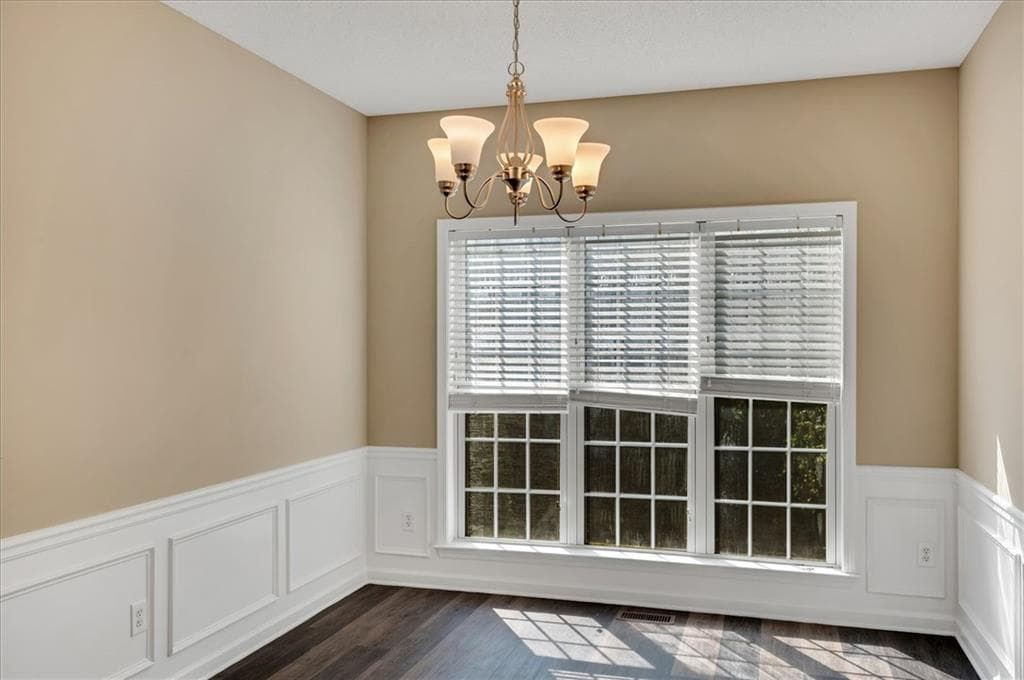 4 bedroom, 3 bathroom, 2,284 sq ft single family residence for rent at 11585 Crossington Road, Johns Creek, GA 30005 for $3,500 a month — photo 4