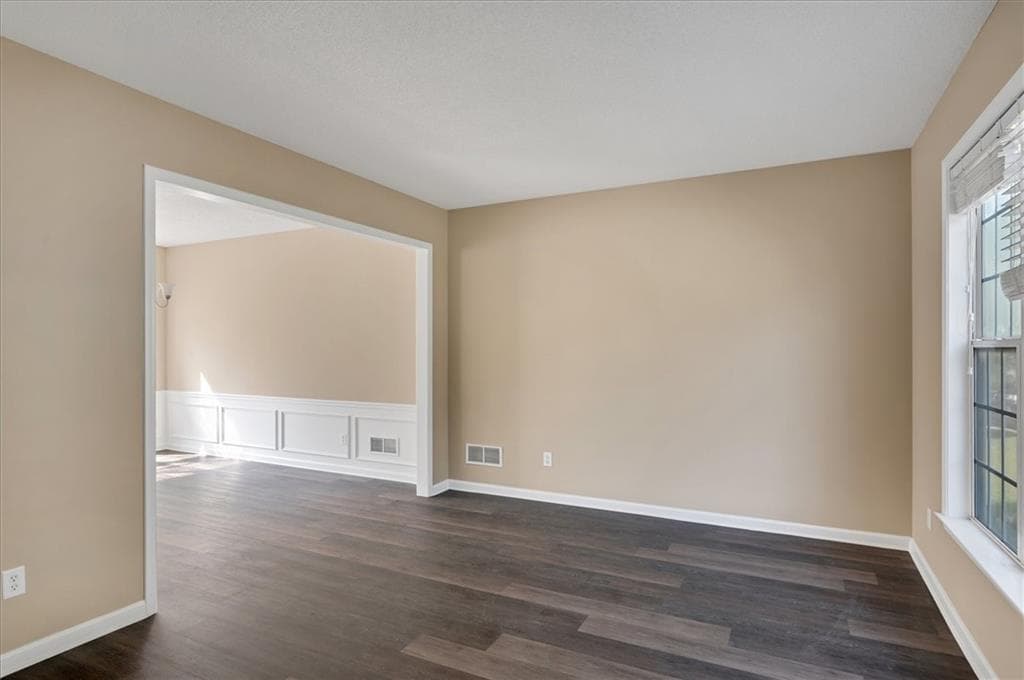 4 bedroom, 3 bathroom, 2,284 sq ft single family residence for rent at 11585 Crossington Road, Johns Creek, GA 30005 for $3,500 a month — photo 9