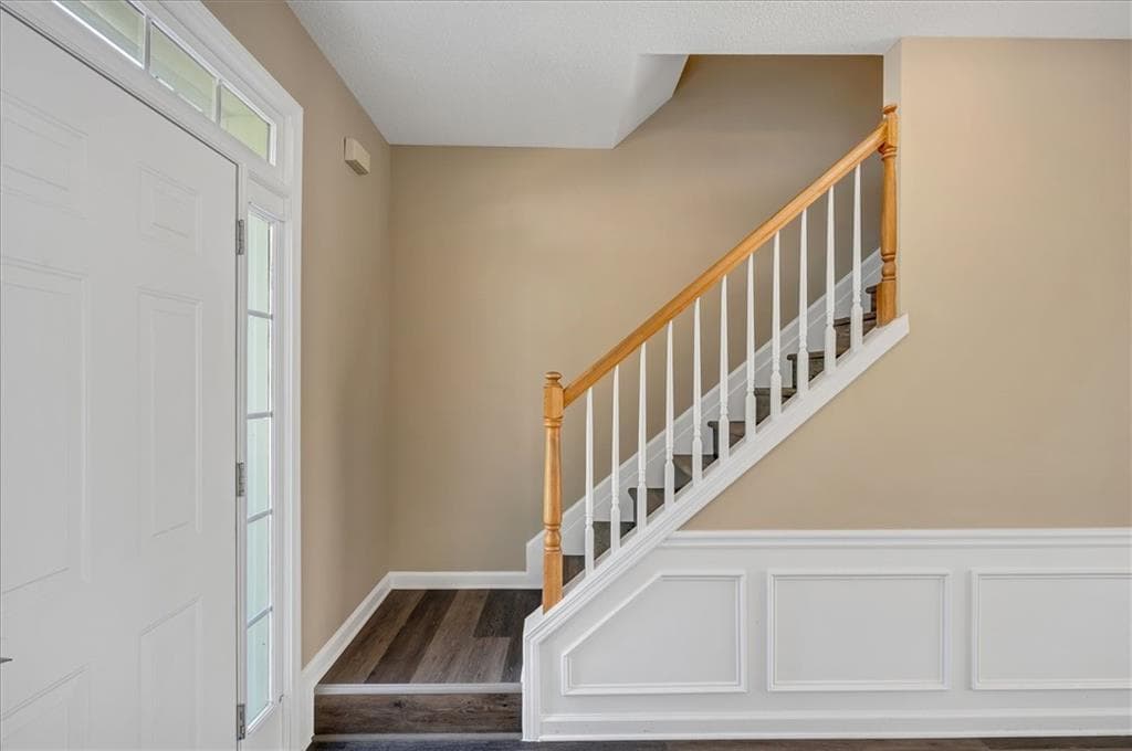 4 bedroom, 3 bathroom, 2,284 sq ft single family residence for rent at 11585 Crossington Road, Johns Creek, GA 30005 for $3,500 a month — photo 3