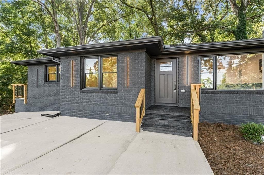 4 bedroom, 3 bathroom, 2,400 sq ft single family residence for sale at 6025 Oakdale Road, Mableton, GA 30126 — photo 5