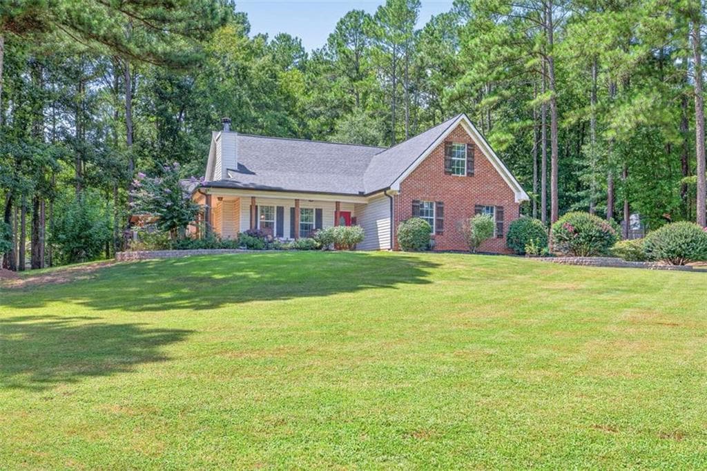 4 bedroom, 2 bathroom, 1,897 sq ft single family residence under contract at 1041 Matthews Way, Mcdonough, GA 30252