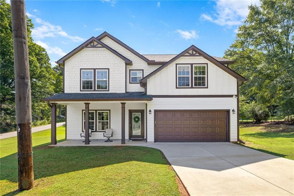 5 bedroom, 3 bathroom, 2,731 sq ft home for sale at 142 Brookwood Avenue, Commerce, GA