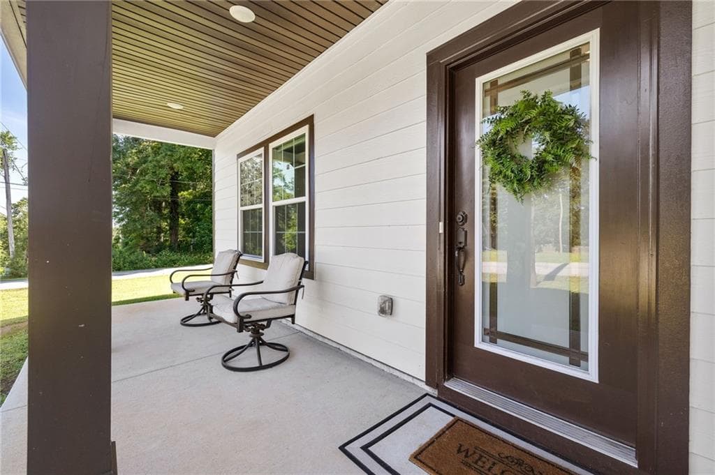 5 bedroom, 3 bathroom, 2,731 sq ft single family residence for sale at 142 Brookwood Avenue, Commerce, GA 30529 — photo 5