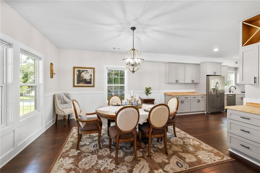 5 bedroom, 3 bathroom, 2,731 sq ft single family residence for sale at 142 Brookwood Avenue, Commerce, GA 30529 — photo 7