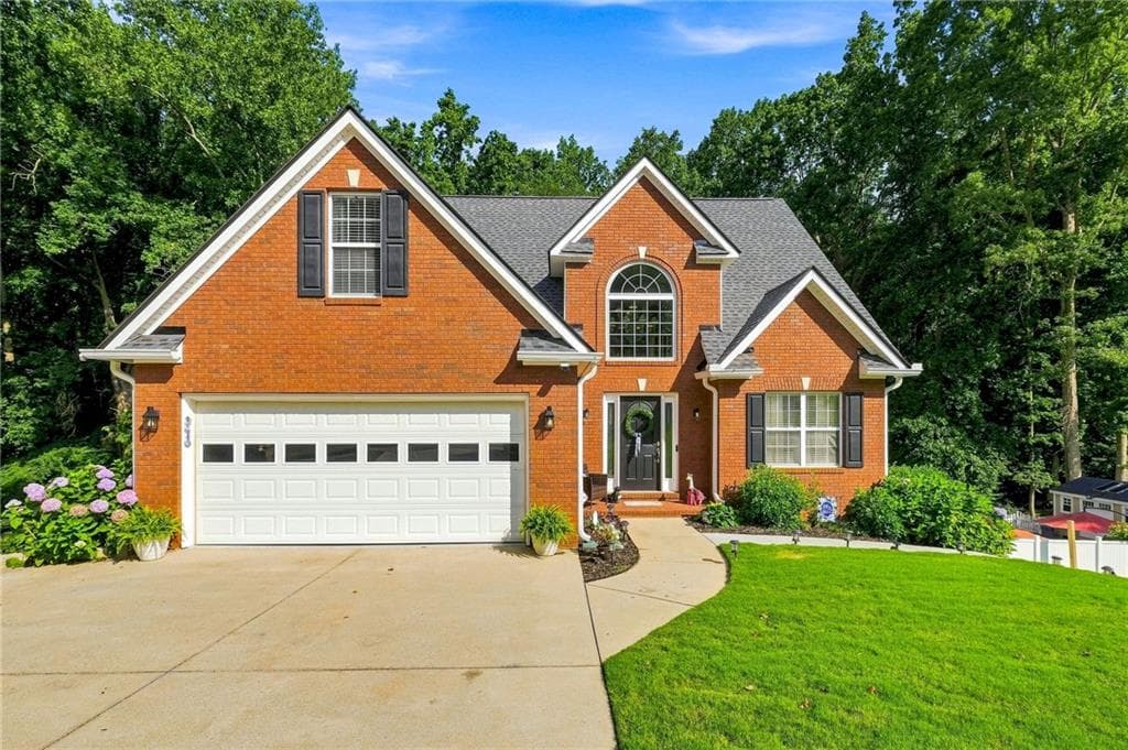 5 bedroom, 4 bathroom, 3,592 sq ft single family residence for sale at 5863 Bay View Drive, Buford, GA 30518 — photo 3