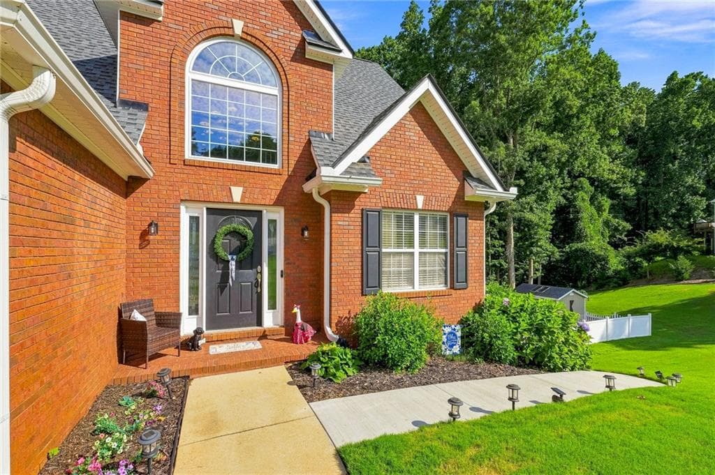 5 bedroom, 4 bathroom, 3,592 sq ft single family residence for sale at 5863 Bay View Drive, Buford, GA 30518 — photo 4