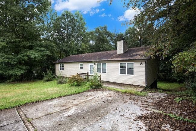 3 bedroom, 2 bathroom, 2,008 sq ft single family residence for sale at 8955 Ochil Lane, Winston, GA 30187 — photo 2