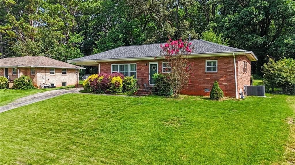 3 bedroom, 2 bathroom, 1,150 sq ft single family residence for sale at 134 Larose Circle, Marietta, GA 30060 — photo 1 of 24