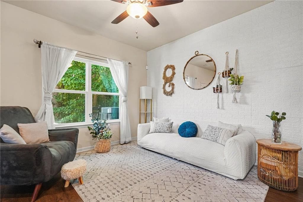 3 bedroom, 3 bathroom, 1,166 sq ft townhouse under contract at 209 Highwood Lane, East Point, GA 30344 — photo 2