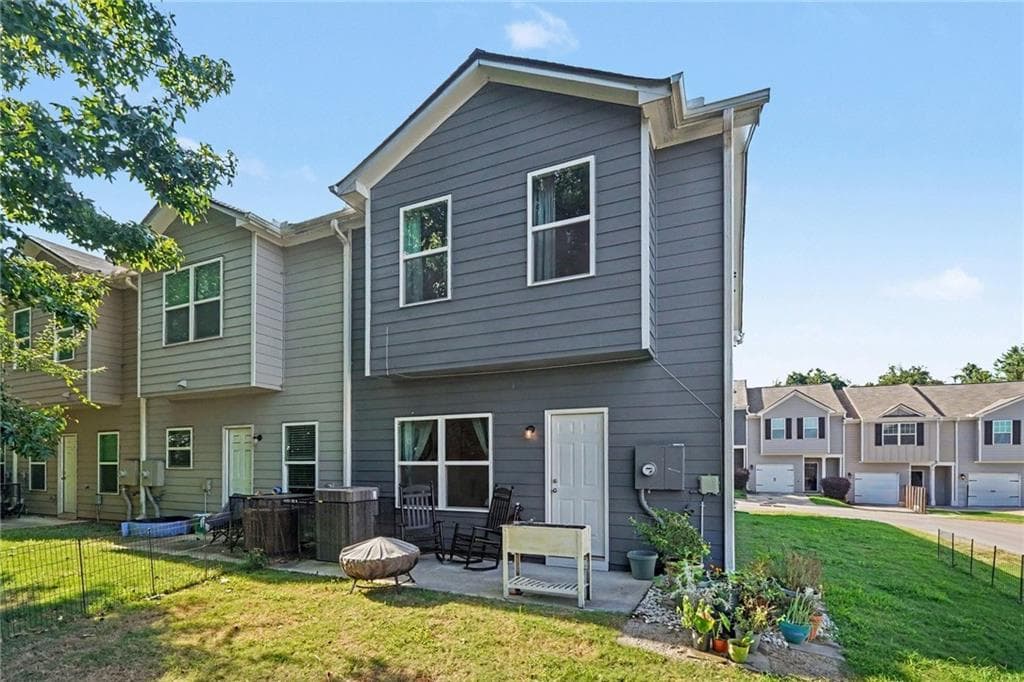 3 bedroom, 3 bathroom, 1,166 sq ft townhouse under contract at 209 Highwood Lane, East Point, GA 30344 — photo 5