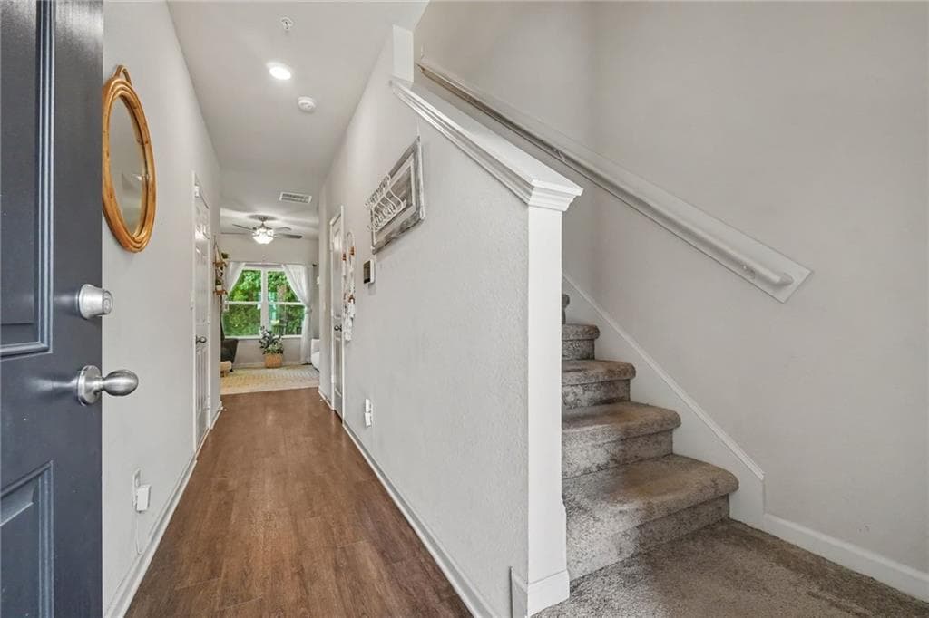 3 bedroom, 3 bathroom, 1,166 sq ft townhouse under contract at 209 Highwood Lane, East Point, GA 30344 — photo 10