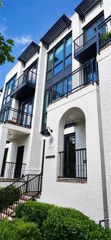 3 bedroom, 4 bathroom, 2,304 sq ft townhouse for rent at 2522 Appleden Place 6, Atlanta, GA 30319 for $5,800 a month — photo 1 of 24