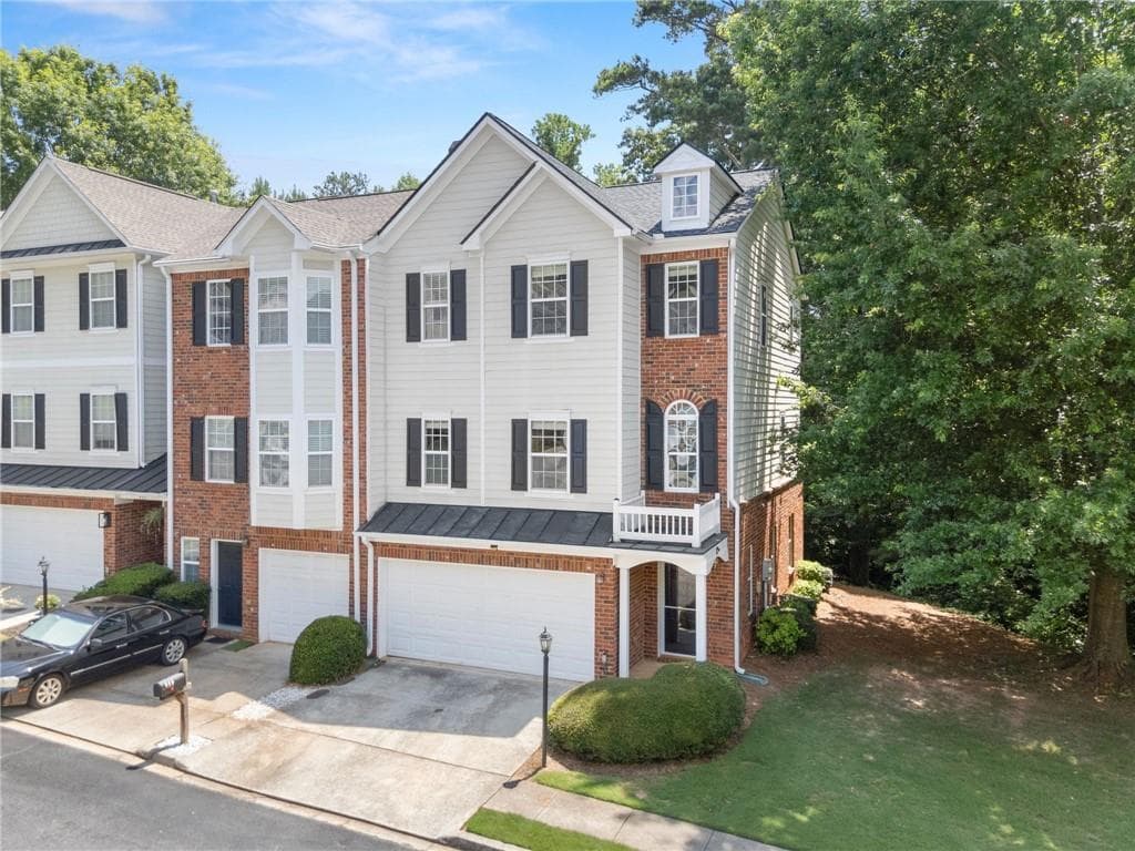 3 bedroom, 4 bathroom, 2,130 sq ft townhouse for sale at 446 Sandtrap Lane, Buford, GA 30518 — photo 2