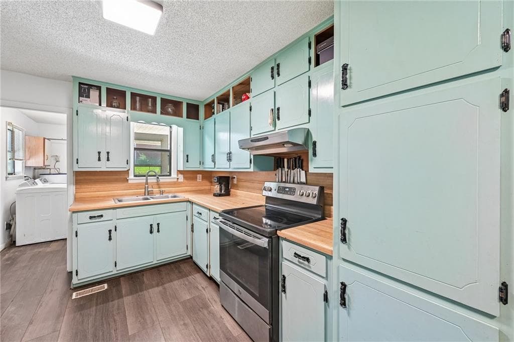 3 bedroom, 2 bathroom, 1,823 sq ft single family residence for sale at 911 Grant Town Road, Munford, AL 36268 — photo 2