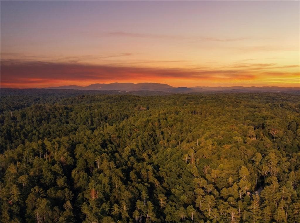 5 bedroom, 4 bathroom, 3,151 sq ft single family residence for sale at 643 Woodstone Trail, Ellijay, GA 30540 — photo 4