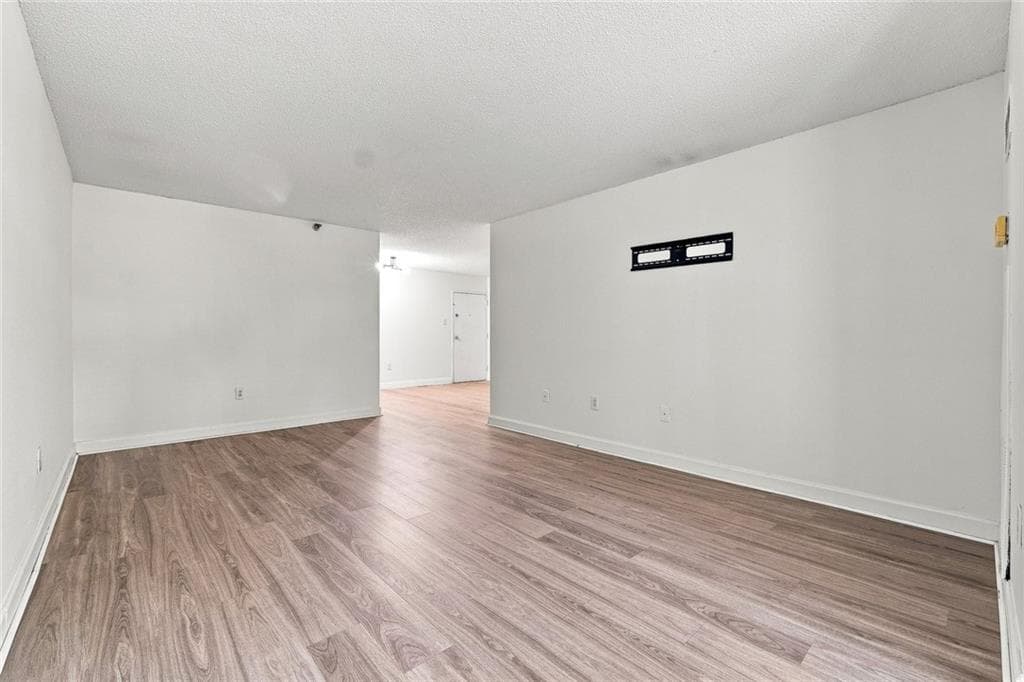 2 bedroom, 1 bathroom, 1,014 sq ft condominium under contract at 375 Ralph Mcgill Boulevard 401, Atlanta, GA 30312 — photo 7