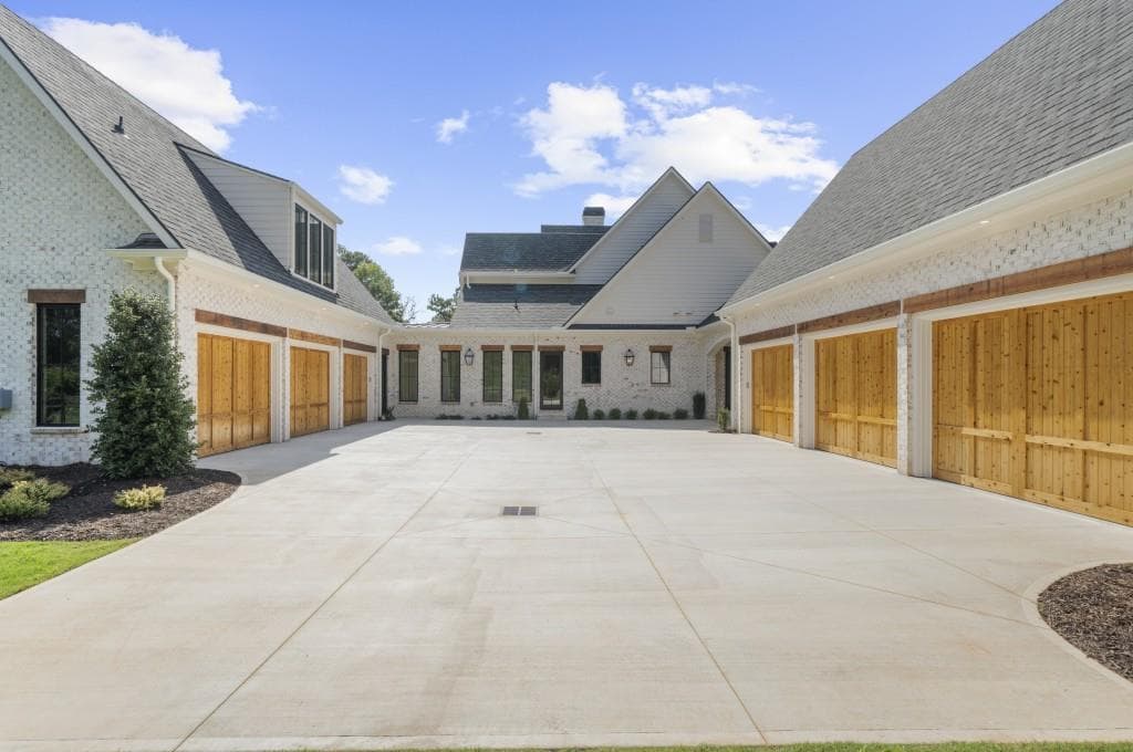 6 bedroom, 8 bathroom, 7,500 sq ft single family residence under contract at 113 Hickory Flat Rd, Alpharetta, GA 30004 — photo 5