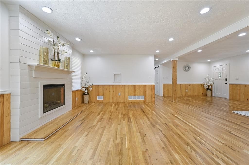 3 bedroom, 2 bathroom, 1,989 sq ft single family residence for sale at 5692 Rosser Court, Lilburn, GA 30047 — photo 5
