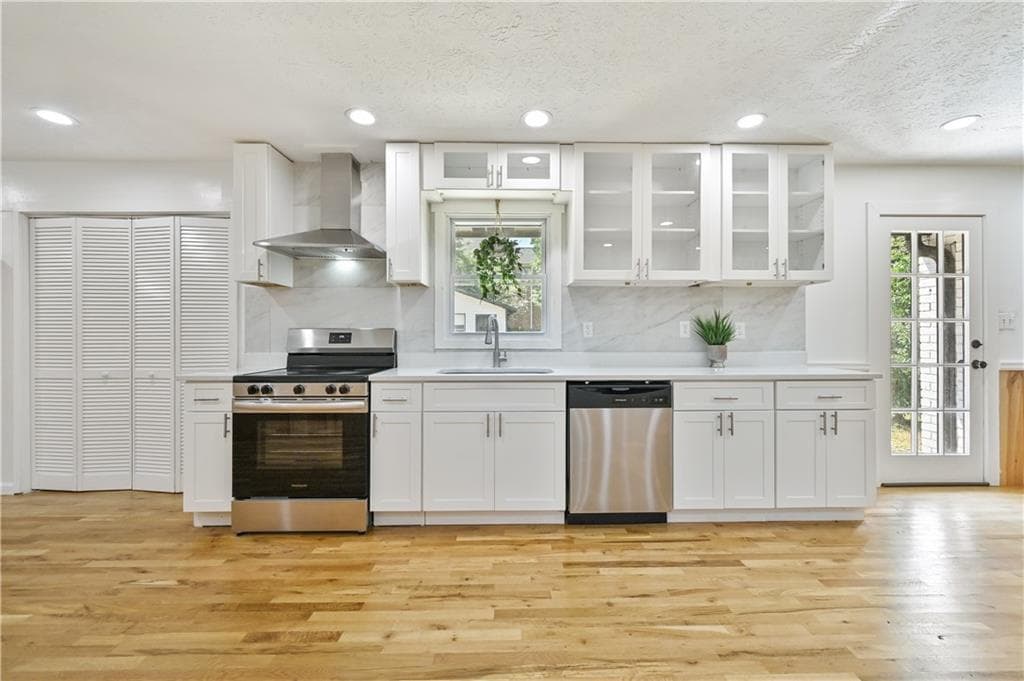 3 bedroom, 2 bathroom, 1,989 sq ft single family residence for sale at 5692 Rosser Court, Lilburn, GA 30047 — photo 9