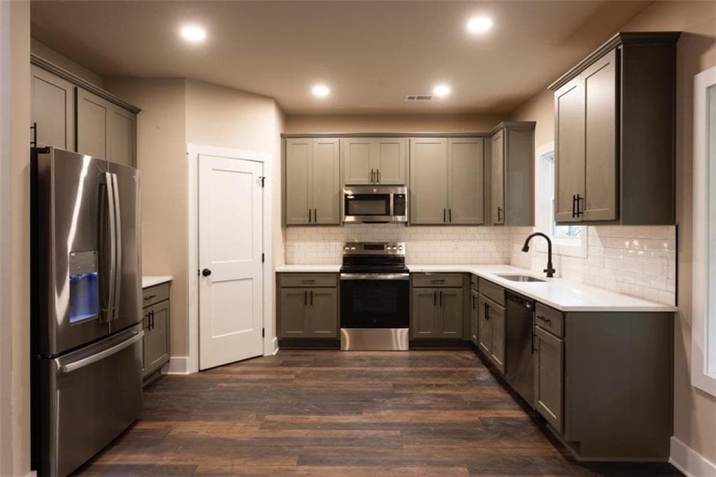 4 bedroom, 3 bathroom, 2,205 sq ft single family residence for sale at 3705 Stone Lea Drive, Oxford, GA 30054 — photo 6
