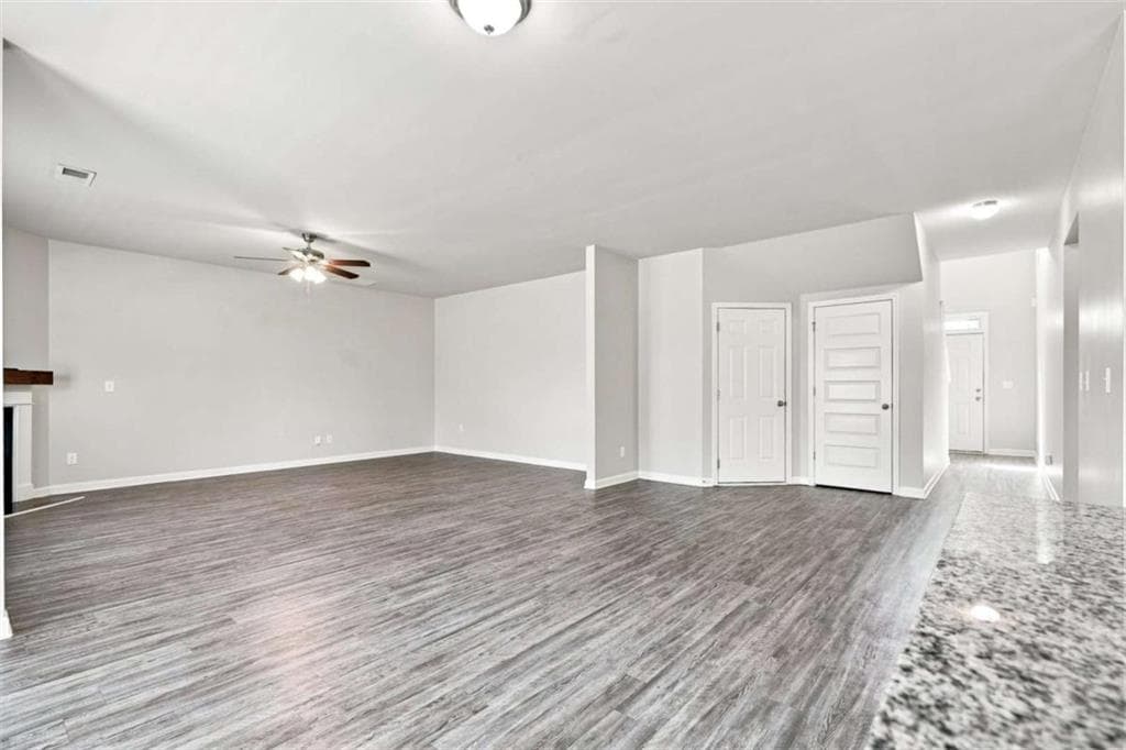 5 bedroom, 5 bathroom, 2,082 sq ft single family residence under contract at 620 Emporia Loop, Mcdonough, GA 30253 — photo 9