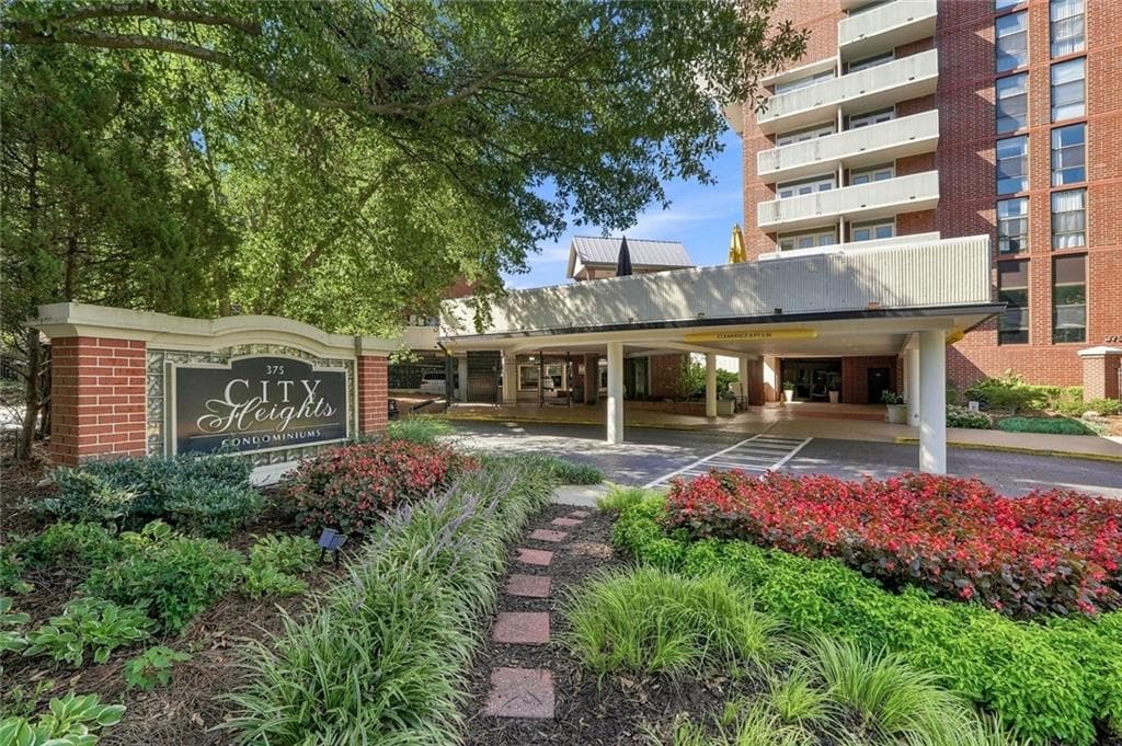 2 bedroom, 1 bathroom, 1,014 sq ft condominium for rent at 375 Ralph Mcgill Boulevard 401, Atlanta, GA 30312 for $1,495 a month — photo 2