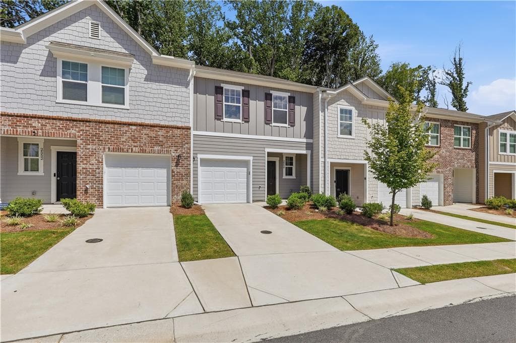 3 bedroom, 3 bathroom, 1,421 sq ft townhouse for sale at 2554 Coventry Street, Atlanta, GA 30331 — photo 2