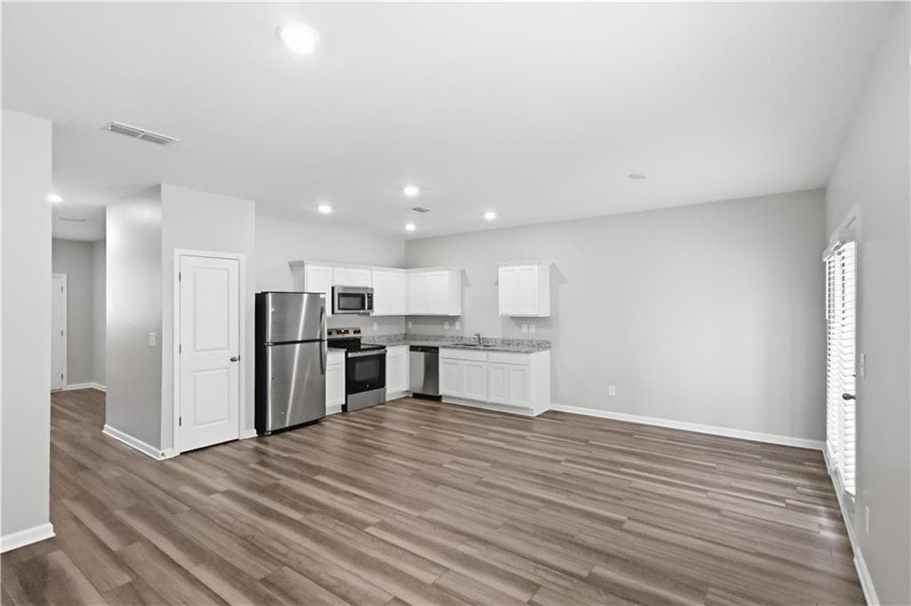 3 bedroom, 3 bathroom, 1,421 sq ft townhouse for sale at 2554 Coventry Street, Atlanta, GA 30331 — photo 5