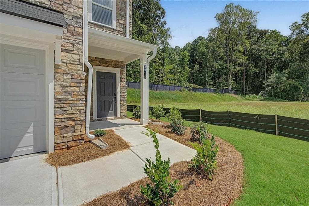 4 bedroom, 3 bathroom, 1,912 sq ft single family residence for sale at 5915 Titan Lane, Mableton, GA 30126 — photo 5