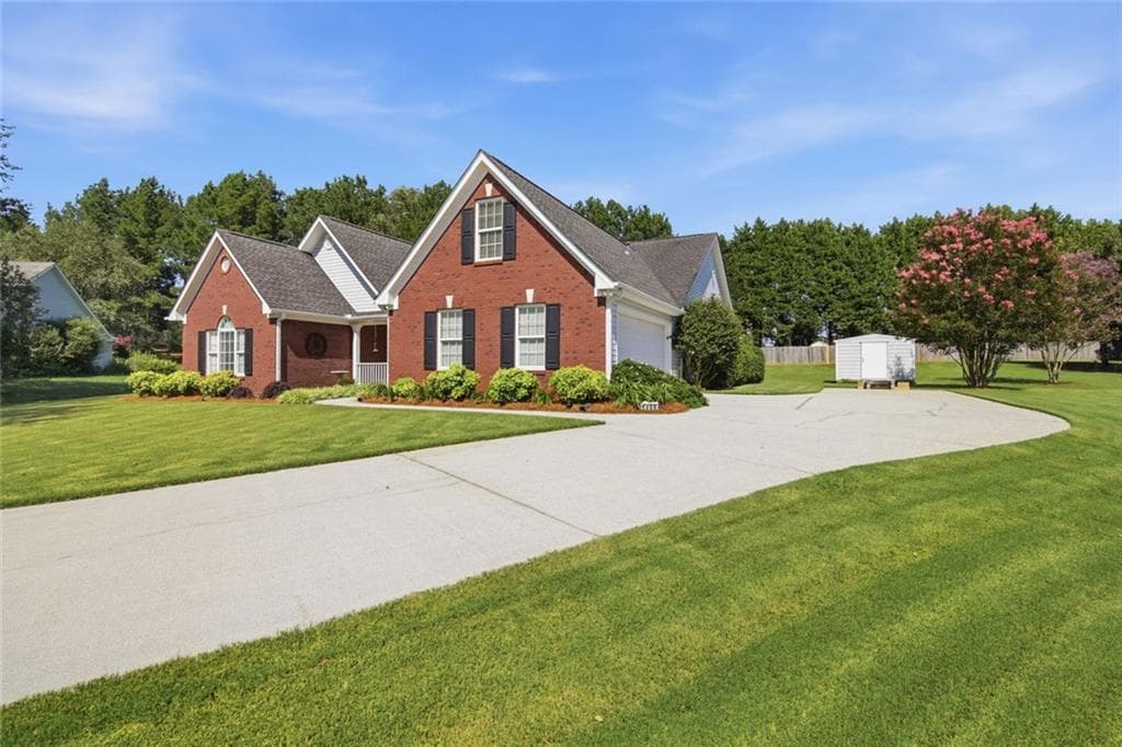 4 bedroom, 2 bathroom, 2,734 sq ft single family residence under contract at 1408 Hidden Cove, Loganville, GA 30052 — photo 3