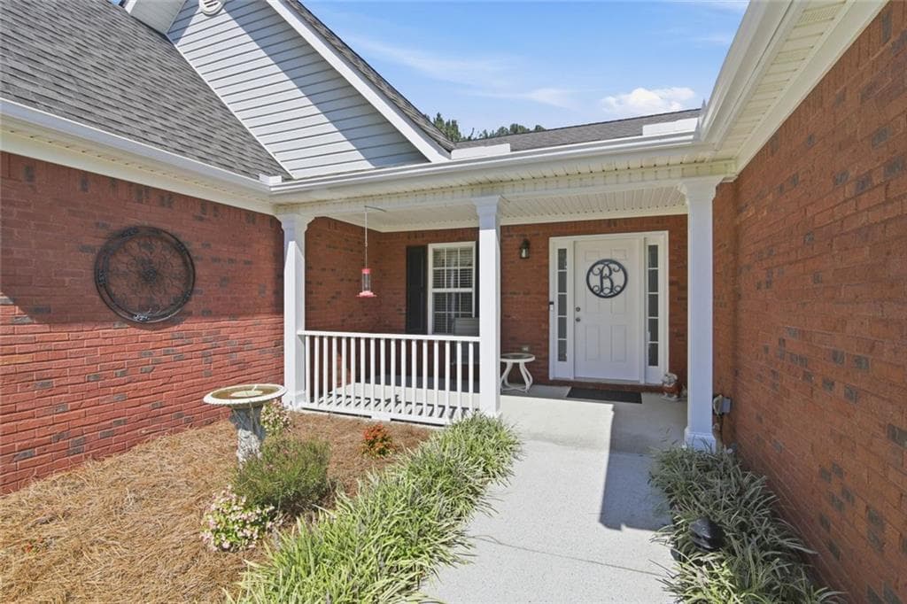 4 bedroom, 2 bathroom, 2,734 sq ft single family residence under contract at 1408 Hidden Cove, Loganville, GA 30052 — photo 4
