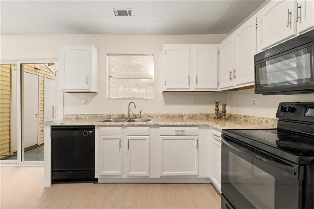 2 bedroom, 3 bathroom, 1,160 sq ft townhouse under contract at 5716 Wells Circle, Stone Mountain, GA 30087 — photo 9