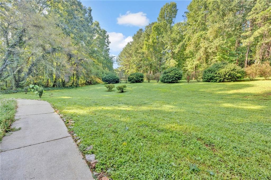 4 bedroom, 4 bathroom, 1,782 sq ft single family residence under contract at 1770 River Bluff Road, Monroe, GA 30656 — photo 5