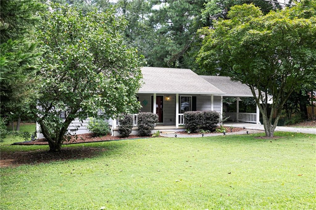 3 bedroom, 2 bathroom, 1,125 sq ft single family residence for sale at 3310 Hickory Grove Road, Acworth, GA 30101 — photo 2