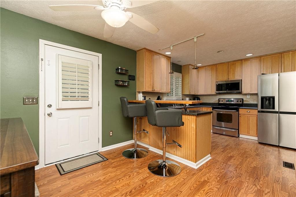 3 bedroom, 2 bathroom, 1,125 sq ft single family residence for sale at 3310 Hickory Grove Road, Acworth, GA 30101 — photo 9