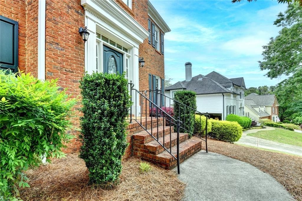 5 bedroom, 3 bathroom, 3,788 sq ft single family residence for rent at 10665 Wren Ridge Road, Johns Creek, GA 30022 for $3,500 a month — photo 4