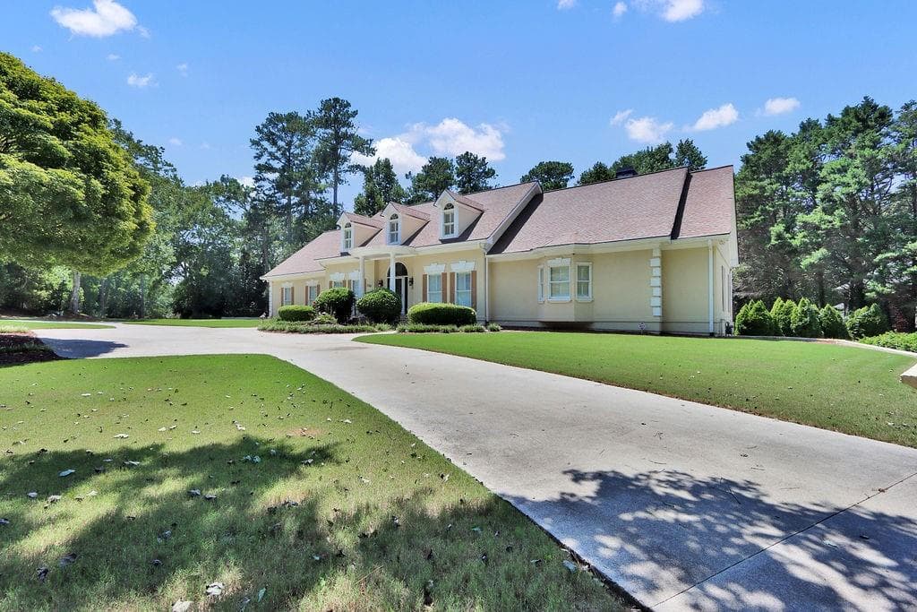 4 bedroom, 6 bathroom, 6,741 sq ft single family residence for sale at 3581 Kilpatrick Lane, Snellville, GA 30039 — photo 3