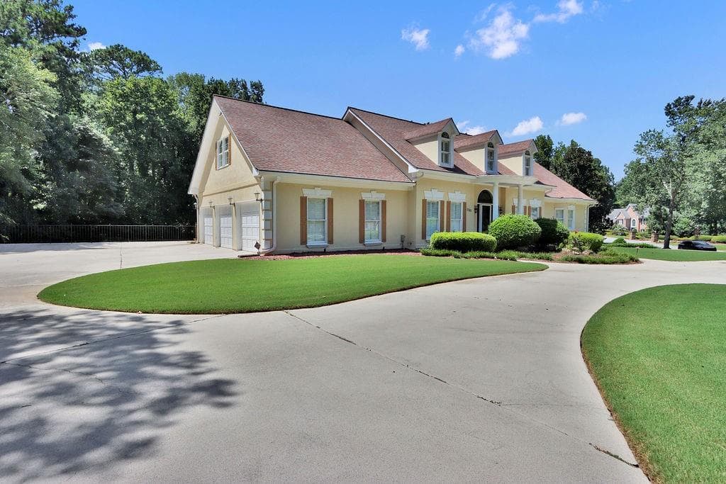 4 bedroom, 6 bathroom, 6,741 sq ft single family residence for sale at 3581 Kilpatrick Lane, Snellville, GA 30039 — photo 4