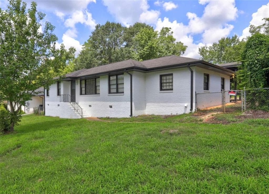 3 bedroom, 2 bathroom, 1,466 sq ft single family residence for sale at 970 Oglethorpe Avenue, Athens, GA 30606 — photo 2