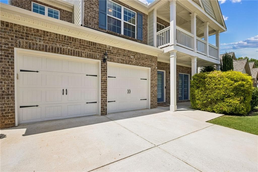 5 bedroom, 3 bathroom, 3,105 sq ft single family residence for sale at 5943 Lexington Way, Braselton, GA 30517 — photo 2
